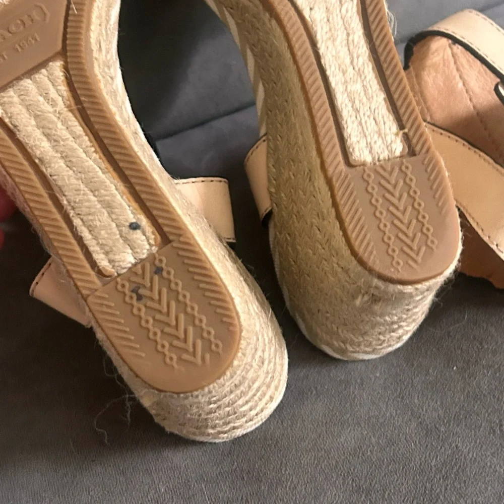 Coach Helen Beige Wedge Sandals sz 9.5